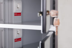 Oplaad locker, notebook, tablet etcetera, met stopcontacten